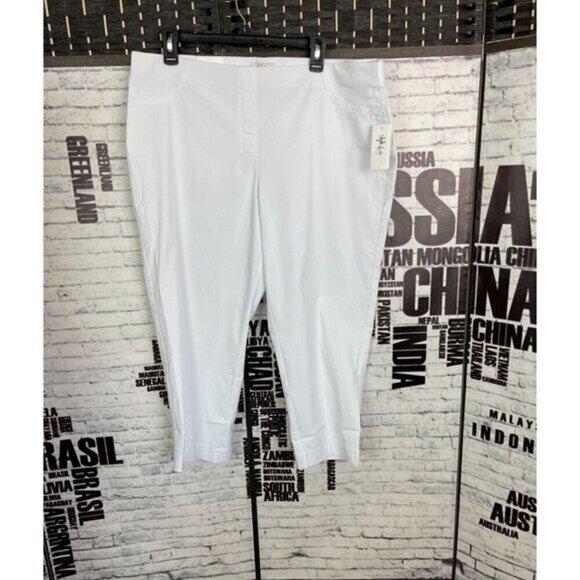 Style & Co. Plus 18W White Comfort Elastic Waist Pockets Mid-Rise Capri Pants - Picture 1 of 6
